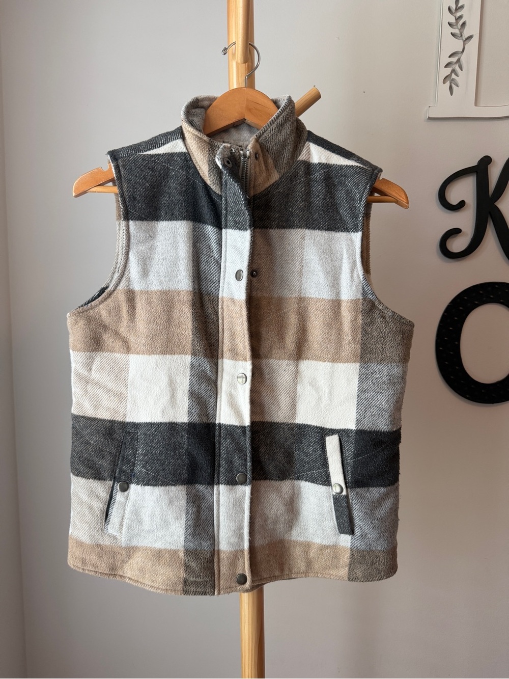 Altar’d State Sherpa Lined Brown Plaid Vest Size Small Fall Pictures Cabincore